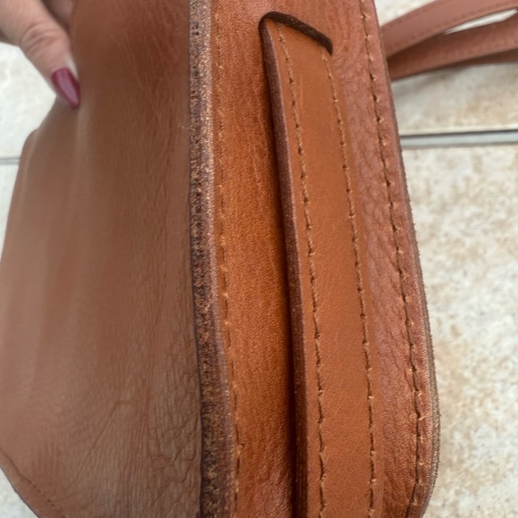 Madewell The Simple Leather Crossbody Bag - Picture 6 of 16